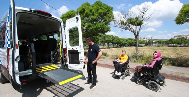 Bir rampa, iki hayat; 'Engelsiz Taksi” umut oluyor