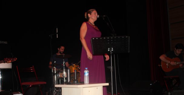 Birsen Tezer ayakta alkışlandı