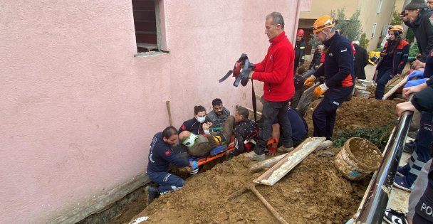 Boğazına kadar toprağa gömülen işçi böyle kurtarıldı