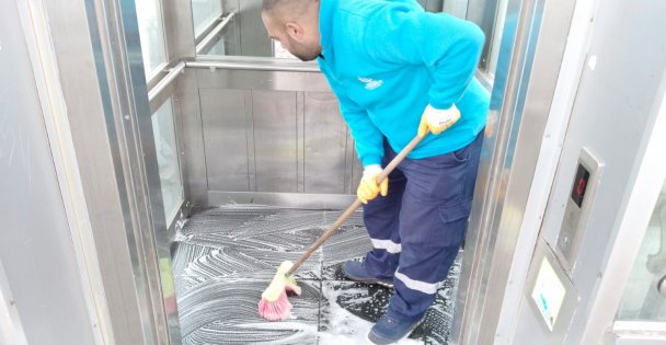 Bu kadarı 'pes' dedirtti: Asansöre tuvaletini yaptı