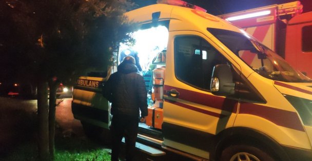 Bunalımda Olduğu Iddia Edilen Kişi Telefonları Açmayınca Ekipler Kapıyı Kırarak Içeri Girdi