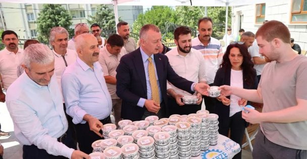 Büyükakın, Gebze'de aşure dağıttı