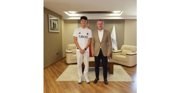 Büyükakın, İzmitli Avrupa Şampiyonu  Kuzey Tunçelli'yi tebrik etti