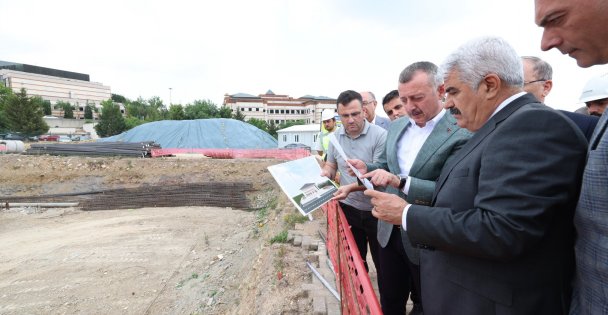 Büyükakın, KOÜ Camii ve Otopark inşaatını inceledi