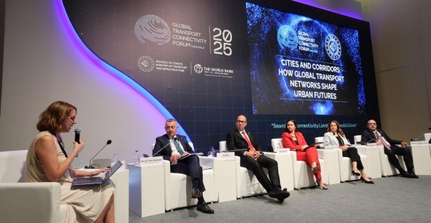 Büyükakın, Küresel Ulaştırma Koridorları Forumu'na katıldı