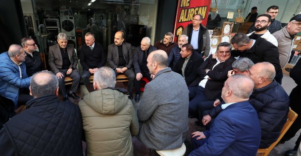 Büyükakın'dan İzmit'te esnaf turu