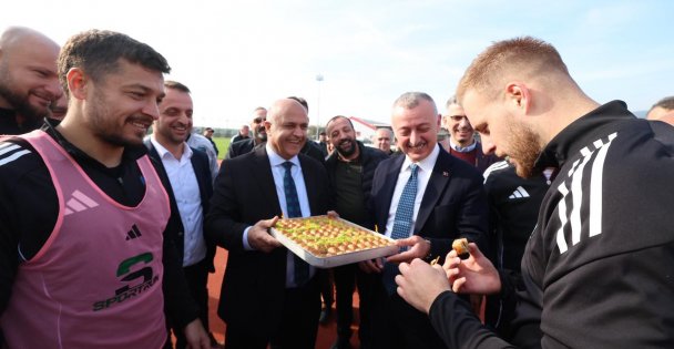 Büyükakın'dan Kocaelispor'a moral veren ziyaret;  'Çok iyi gidiyoruz, daha iyi yerlere geleceğiz”