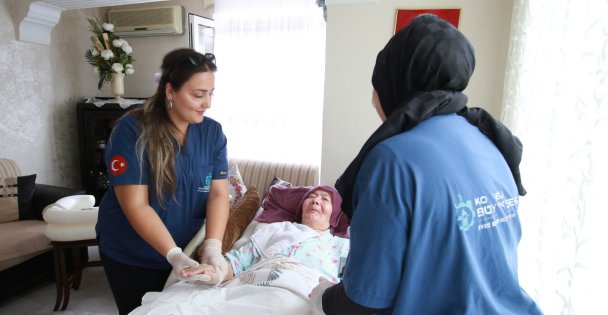 Büyükşehir, 2025'te de evde bakım hizmetlerini kesintisiz sürdürdü;  1.834 kişiye 19.923 kez öz bakım hizmeti