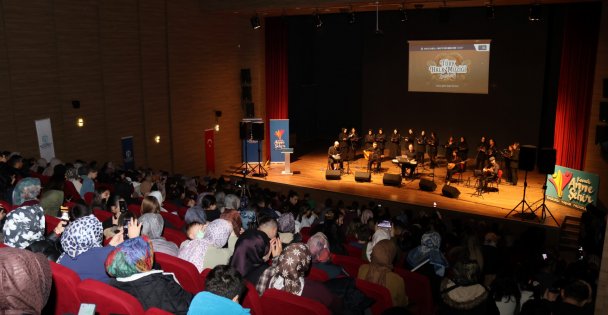 Büyükşehir Anne Şehir Kadın Korosu'ndan muhteşem konser