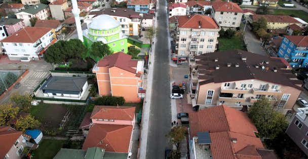 Büyükşehir, Cumhuriyet Caddesi'nde üstyapı çalışmalarına başladı;  Başiskele'ye yeni prestij cadde