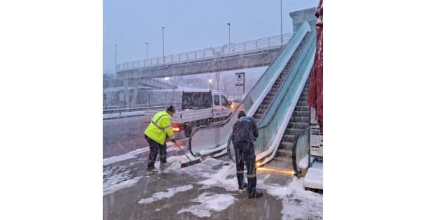 Büyükşehir ekipleri, yaya güvenliği için sahada