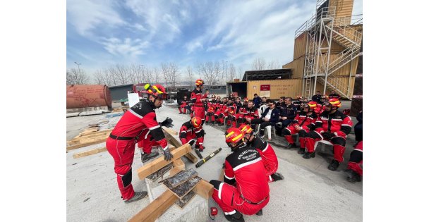 Büyükşehir İtfaiyesi zor günler için akredite olacak
