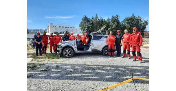 Büyükşehir İtfaiyesi'nden AKUT'a eğitim desteği