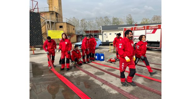 Büyükşehir İtfaiyesi'nden AKUT'a eğitim