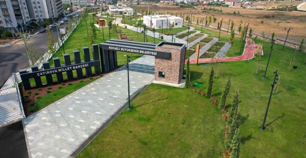 Büyükşehir, kent genelinde inşa ettiği millet bahçeleri ile fark yaratıyor;  Kocaeli'nin dört bir yanı yeşile bürünüyor