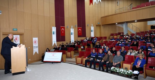 Büyükşehir Zabıtasına 'Tüketici Kanunu” anlatıldı