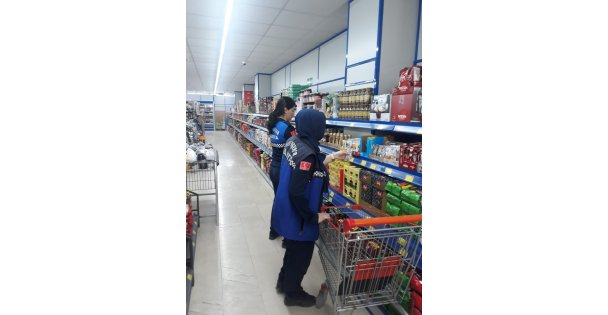 Büyükşehir zabıtasından market denetimi