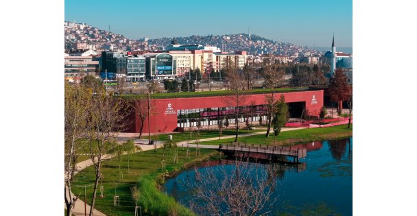 Büyükşehir'den göl manzarasında ders ve okuma keyfi;  Alev Alatlı Kütüphanesi, gençlerin göz bebeği oldu