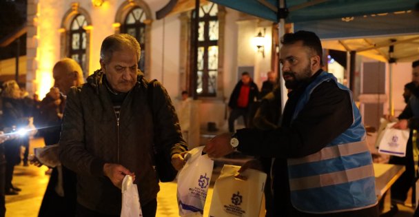 Büyükşehir'den kandil simidi ikramı