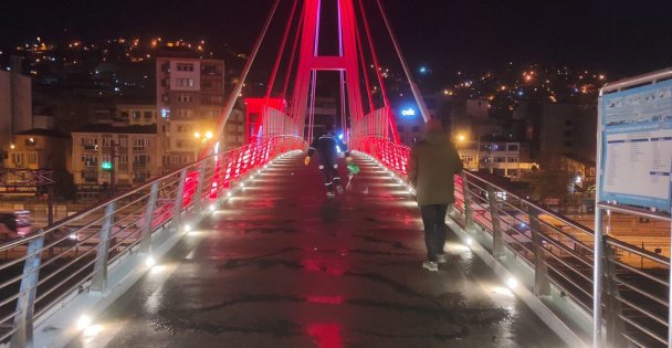 Büyükşehir'den üst geçitlere buzlanma müdahalesi