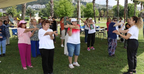 Büyükşehir'den yalnızlığı unutturan hizmetler