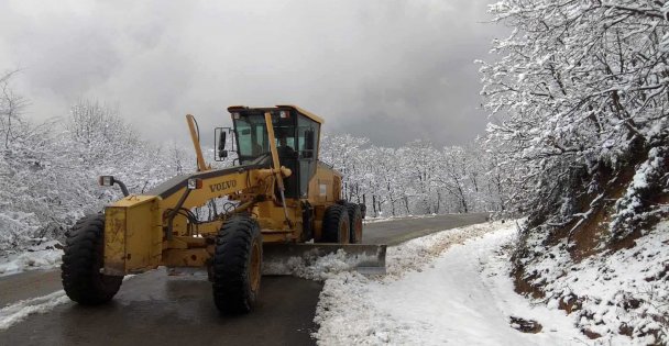 Büyükşehir'in 15 bin ton tuz rezervi bulunuyor; Karla mücadele ekipleri ilçe  ve köy yollarında hazır