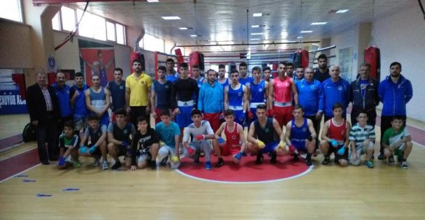 Büyükşehirli boksörler ringte buluştu