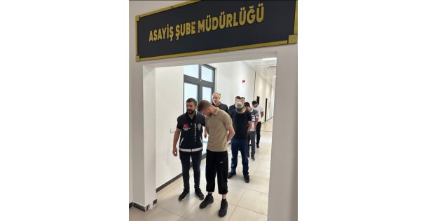 Çaldıkları motosikleti satınca yakayı ele verdiler