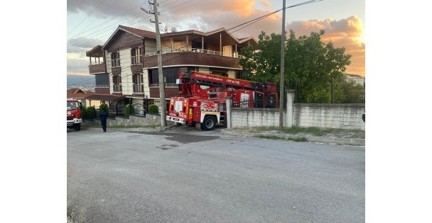 Çatı tamiri sırasında çıkan yangın korkuttu