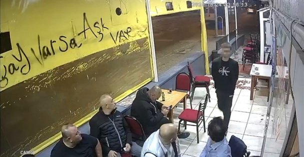 Çay ocağında otururken silahlı saldırıya uğradı: O anlar kamerada