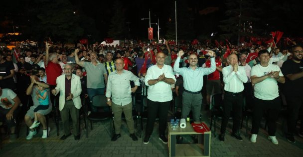 Çayırova'da Ay-Yıldızlı zafer coşkusu