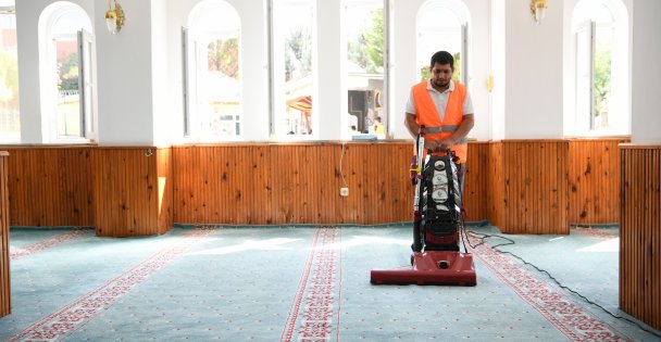 Çayırova'da ibadethaneler temizleniyor