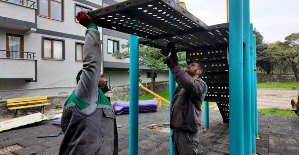 Çayırova'da iki park daha yenileniyor