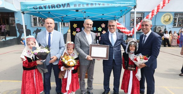Çayırova'da karne heyecanı yaşandı