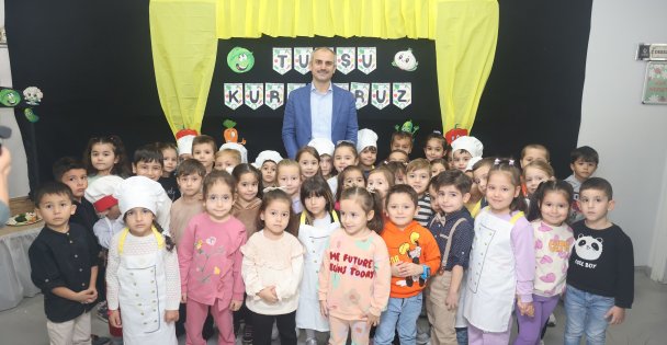 Çayırovalı minikler, elleriyle turşu hazırladı