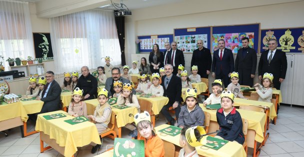 Çayırovalı öğrenciler karne heyecanı yaşadı