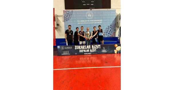 Çayırova'nın genç basketbolcuları il şampiyonu oldu