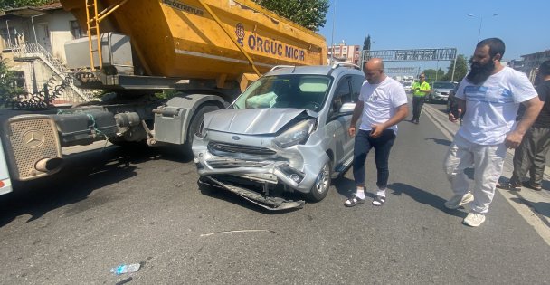 Cezaevi Mahkum Aracının Da Karıştığı Zincirleme Kazada 4 Yaralı