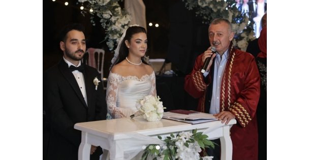 Çiçek ve Taze Ailelerinin Mutluluğu