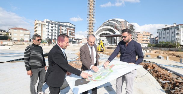 Çiftçi, Kent Meydanı'nda incelemeler gerçekleştirdi