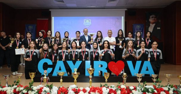 Çiftçi, 'Sporcularımızın başarısı, Çayırova'mızın ortak gururudur”