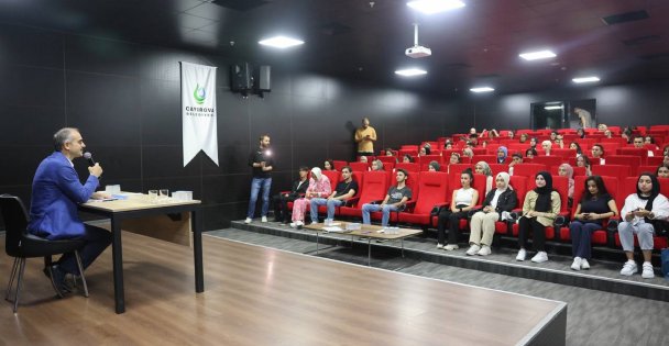 Çiftçi, üniversiteyi kazanan gençlerle buluştu