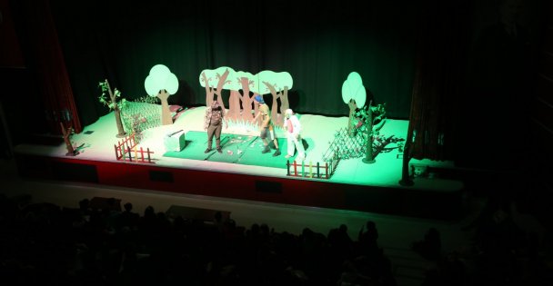 Çocuklar ‘Abur Cubur Tavşan' ile Eğlendi