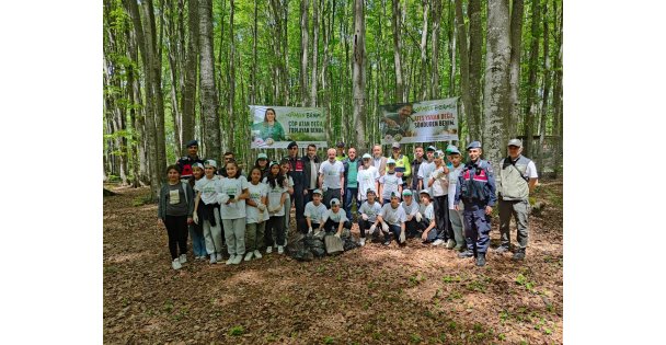 Çocuklar çevreyi temizledi