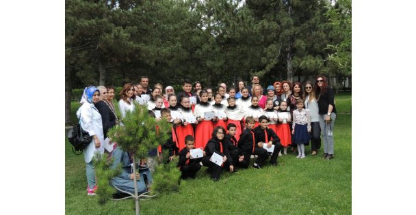 Çocuklardan harika türküler