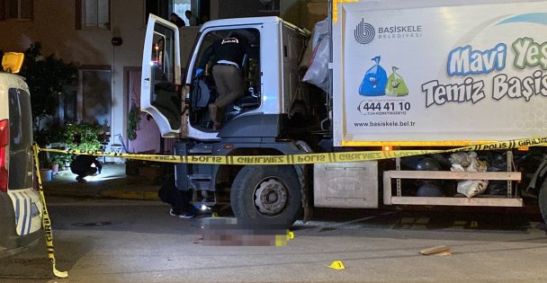 Çöp kamyonundan indirip bacaklarından vurdu