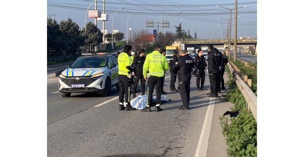 D-100'de bariyerlere çarpan motosikletin sürücüsü hayatını kaybetti
