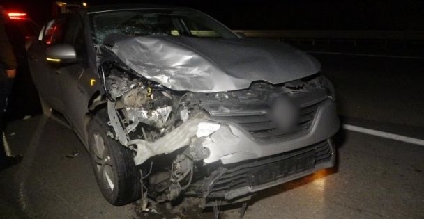 D-100'de takla atan otomobil su kanlına devrildi: 1 yaralı