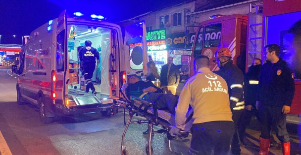 D-100'de tır ile otomobil çarpıştı : 2 yaralı