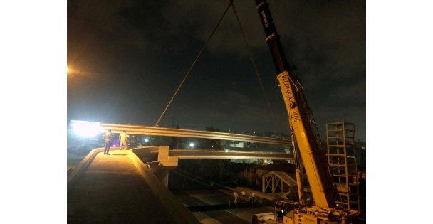 Darıca Feribot Yolu Üstgeçidinin Kirişleri Monte Edildi